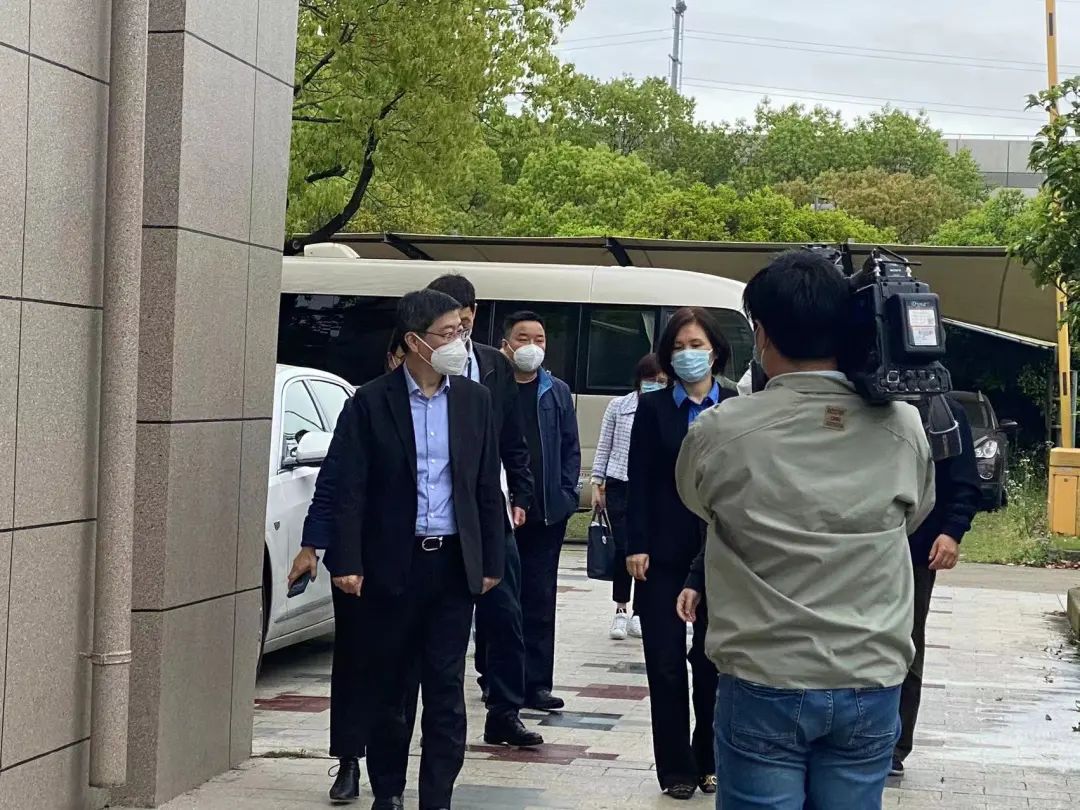 上海市金山区区委书记刘健、副区长曹婕一行到上海度微医学检验所慰问调研